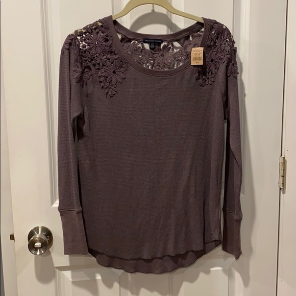AEO Embroidered Waffle Long Sleeve NWT - Picture 2 of 13